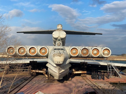 Хизри Абакаров подписал с руководством Каспийской Флотилии акт передачи-приёма экраноплана «Лунь»