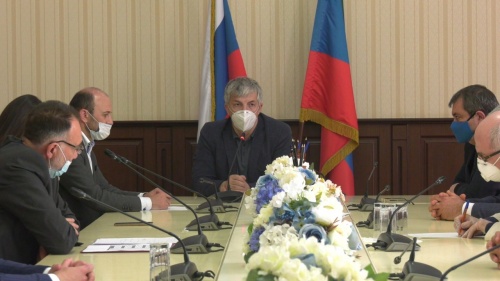 Хизри Абакаров обсудил вопрос выдачи направлений из государственной больницы в частные клиники 