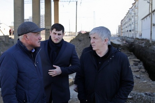 Хизри Абакаров проинспектировал ход реконструкции улицы Махачкалинской