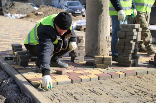 Глава Дербента проинспектировал ход ремонтных работ по улице Генерала Сеидова