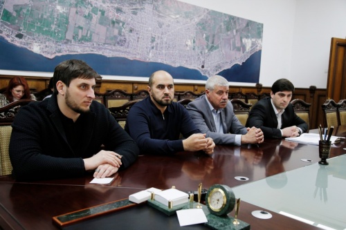 Руководство администрации Дербента обсудило пути решения проблемы бесхозных сетей и вопрос улучшения качества электроснабжения в городе 