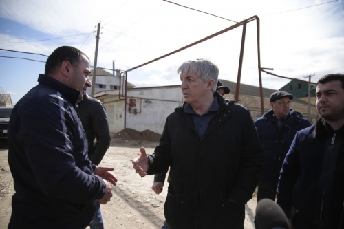 Хизри Абакаров посетил реконструируемые улицы в микрорайоне «Аэропорт» - Параллельную и Мусы Манарова