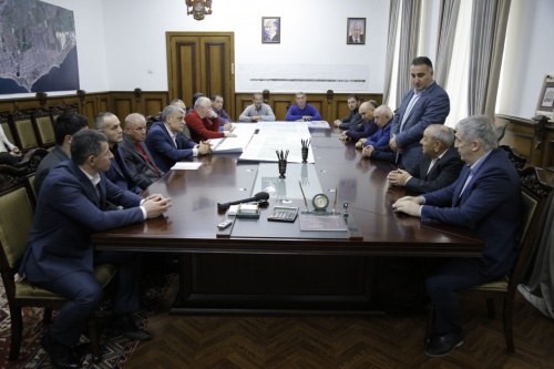 Хизри Абакаров предложил ветеранам спорта выбрать тренера для новой футбольной команды