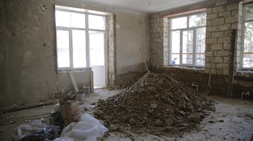 Хизри Абакаров проверил ход капитального ремонта детского сада № 33