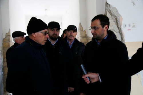 Рустамбек Пирмагомедов побывал в школе №11, где проводится капитальный ремонт