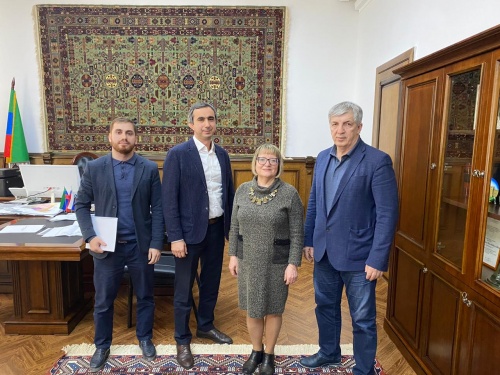 Хизри Абакаров и Наталья Кашовская обсудили возможность модернизации музейного пространства в Дербенте
