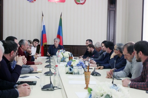 Мэр Дербента Хизри Абакаров встретился с руководителями подрядных организаций по вопросу благоустройства реконструируемых улиц