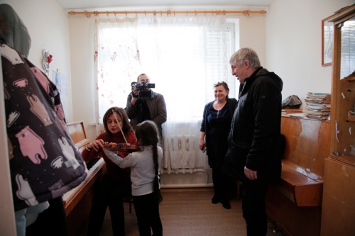  Хизри Абакаров побывал на территории Дербентской музыкальной школы №1 для оценки технического состояния объекта