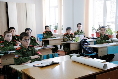 Хизри Абакаров посетил Дербентскую кадетскую школу-интернат 