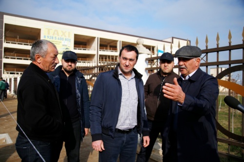 Рустамбек Пирмагомедов проинспектировал ход реконструкции улицы Х. Тагиева