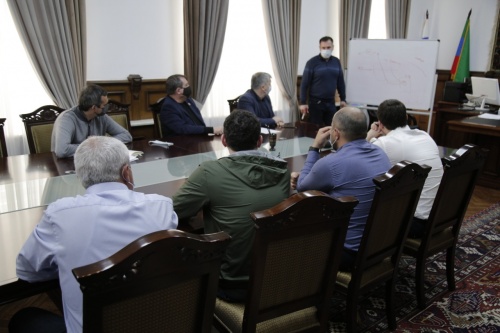 Хизри Абакаров провел оперативное совещание по проблеме водоснабжения города