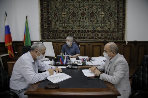 Хизри Абакаров принял участие в заседании оперативного штаба в режиме ВКС, в ходе которого было обсуждено снятие ограничительных мер в республике