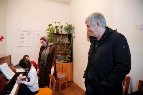 Хизри Абакаров посетил музыкальную школу №2