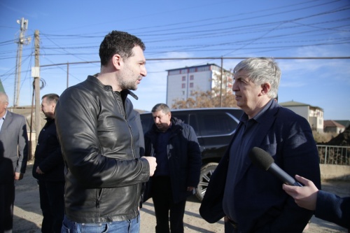 Хизри Абакаров осуществил очередной рабочий выезд на улицу Аваин Булаг