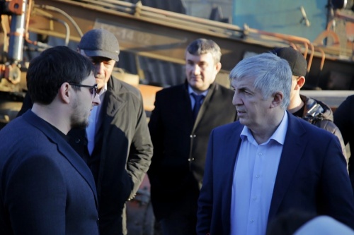 Хизри Абакаров проинспектировал ход реконструкции улицы Мусы Манарова