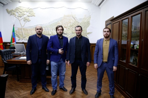 Рустамбек Пирмагомедов встретился с представителем Центра молодежных инициатив Русланом Рузановым