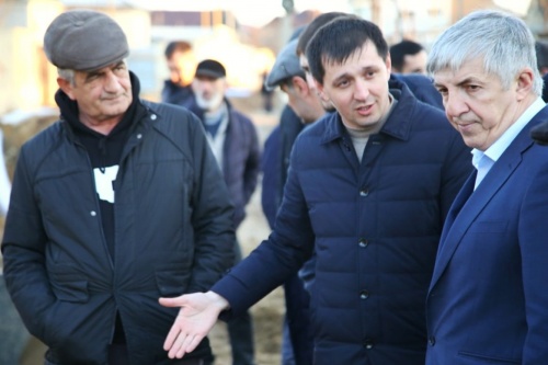 Хизри Абакаров проверил темпы реконструкции улицы Параллельной