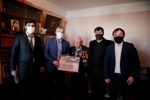 Семь ветеранов Великой Отечественной войны из Махачкалы получили по 1 млн рублей к юбилею Победы от Сенатора Сулеймана Керимова 